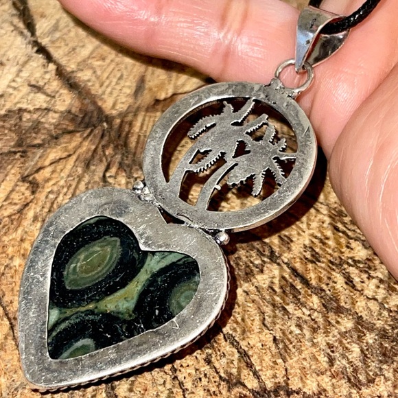 Kambaba Jasper Pendant “Peace & Tranquility Stone” - Picture 6 of 12